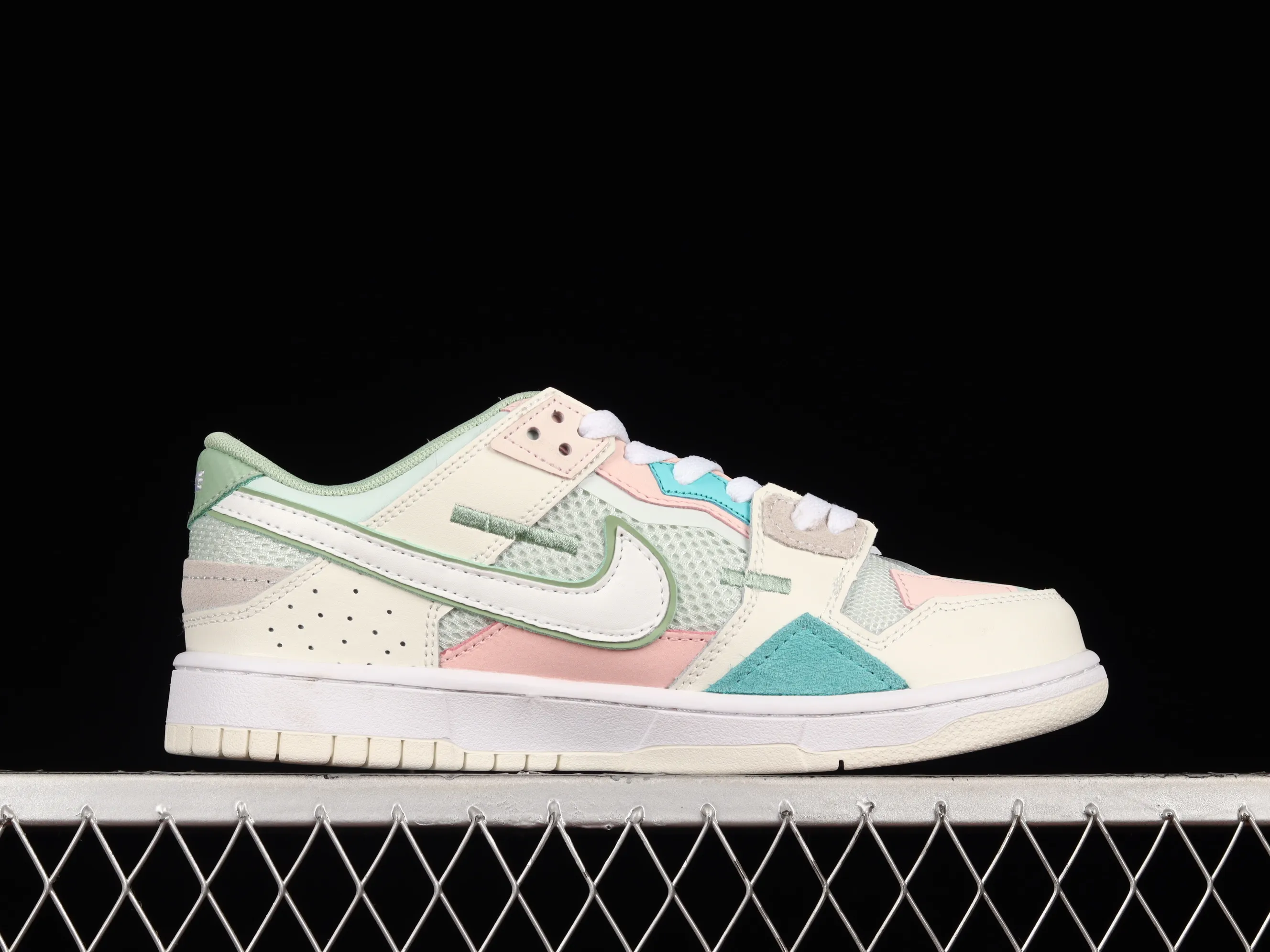 All categories Nk SB Dunk series Nk SB Dunk Low low-top skate shoes Nk Dunk Scrap stitching low-top skate shoes DM0802-001